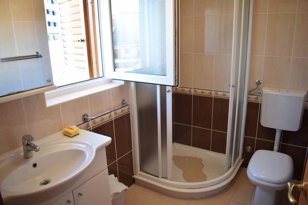 Apartments Blue Dream Malinska Ngoại thất bức ảnh