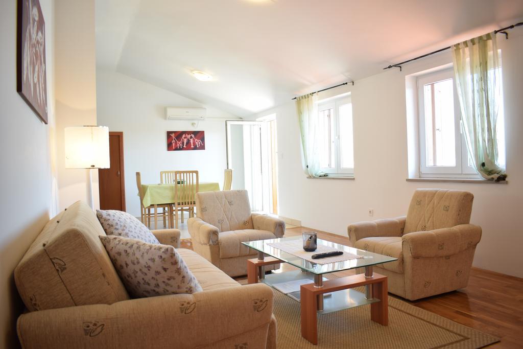 Apartments Blue Dream Malinska Ngoại thất bức ảnh
