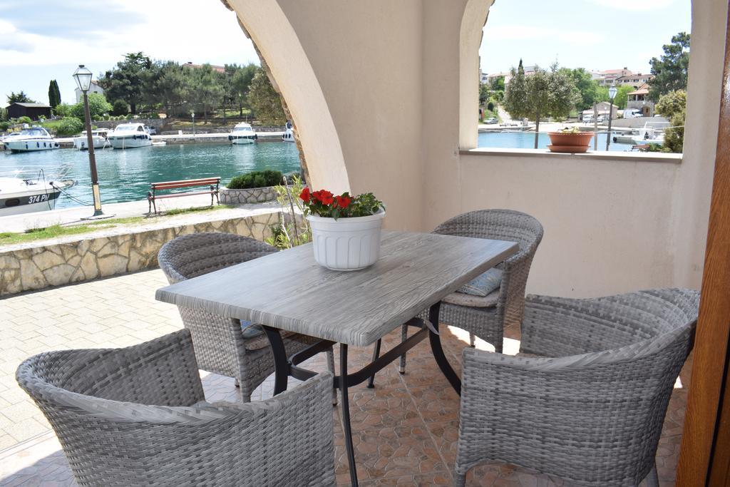 Apartments Blue Dream Malinska Ngoại thất bức ảnh