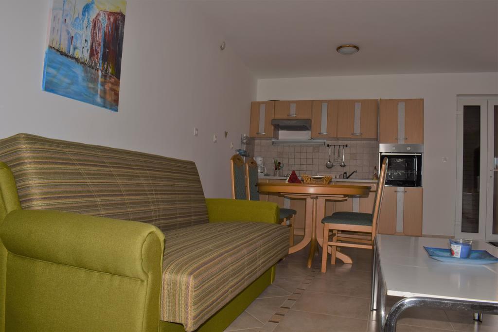 Apartments Blue Dream Malinska Ngoại thất bức ảnh