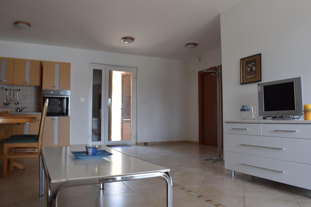 Apartments Blue Dream Malinska Ngoại thất bức ảnh